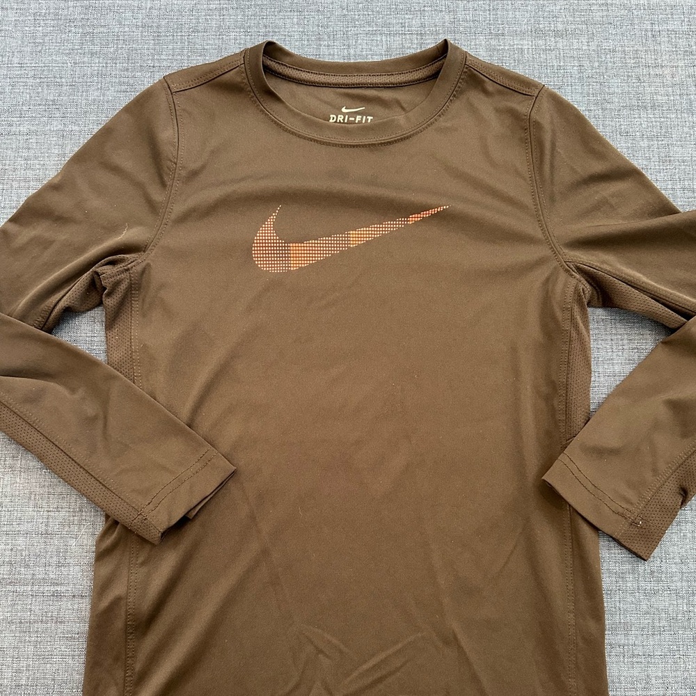 Nike boys long sleeve shirt